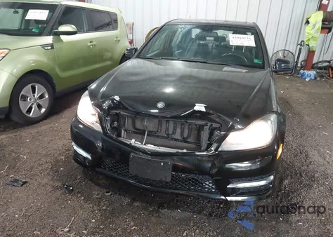 2012 Mercedes-Benz C 300 Luxury 4Matic/Sport 4Matic из США, поврежденный, VIN WDDGF8BB1CR195025